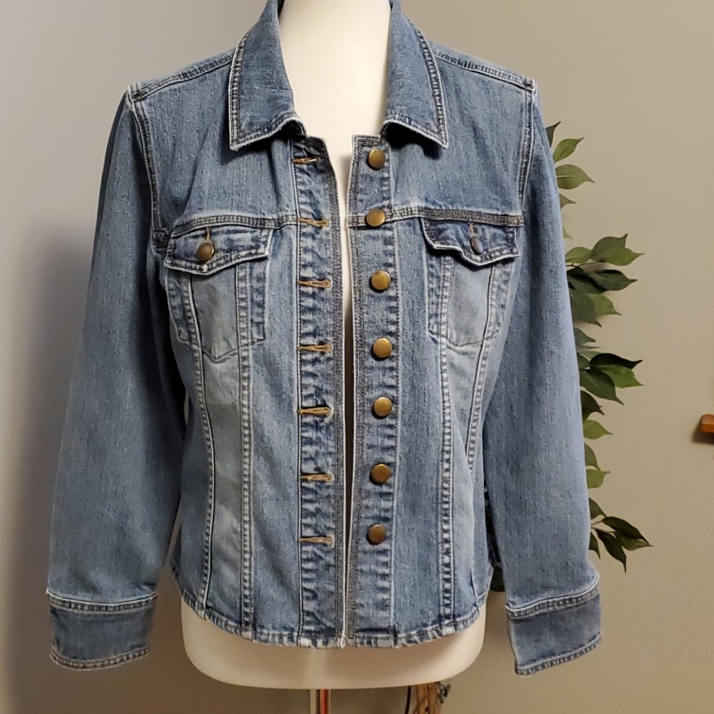 Women's Below Waist Upper Hip Length Jean Jacket